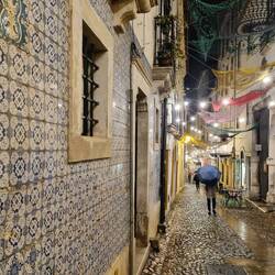 Fassaden mit Azulejos, was das Herz des ehemaligen Plattenlegers erfreut!