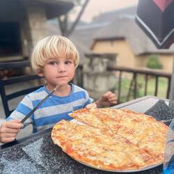 Wo will die Pizza mit dem Kind hin?!