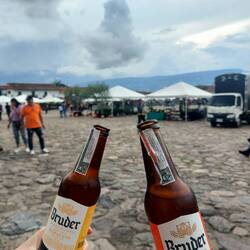 Dann noch Bier von einer lokalen Brauerei, die von der Deutschen Braukunst inspiriert wurde 🍻😄