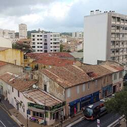Blick aus dem Hotelfenster auf Nimes