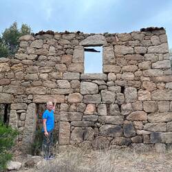 Die Grundmauern stehen auf dem Berg
