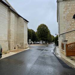 Blick zum PP, Kirchplatz mit Baumallee