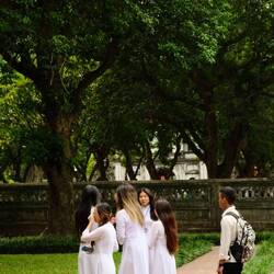 Auch hier werden extra schöne Kleider mitgenommen um Fotos zu machen