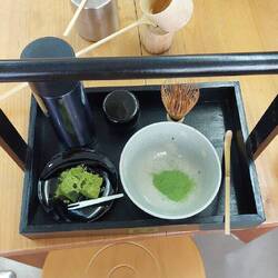 Making matcha tea with self ground matcha