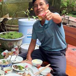 Wieder ein Glas Reisschnaps