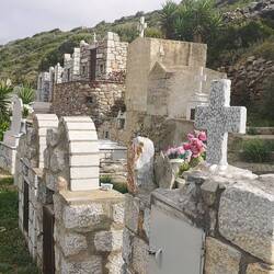 So sieht der Friedhof des Dorfes aus