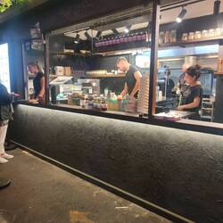 Nici und Raphi bei der Arbeit