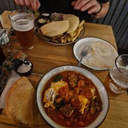 Shakshuka zum Znacht ..guat aber eindeutig zu teuer. Ab jetzt weat selber gekocht 😂