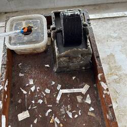 Briefmarkenklebehilfen / stamp sticking kit