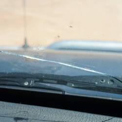 Unsere Windschutzscheibe hat einen Riss um den wir uns langsam mal kümmern müssen