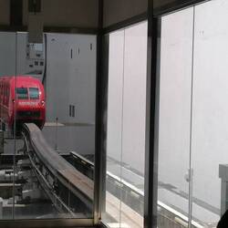 mit dem Monorail zur Insel