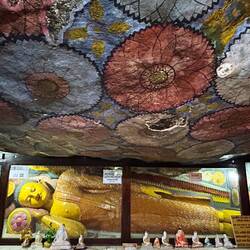 bemalte Höhlendecke