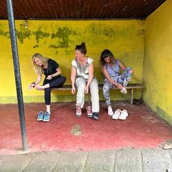 Schuhe an- und ausziehen ist natürlich Pflicht