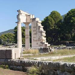 Reste der antiken Kuranstalten von Epidaurus