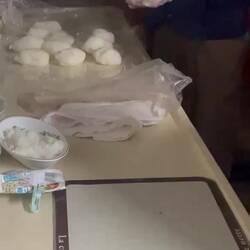 Kleine Unterrichtsstunde wie man Kiritanpo macht (Reis am Stiel)