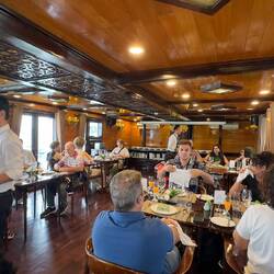 Schön heimeliges Holzschiff