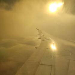 Anflug auf Montreal...durch die Wolken