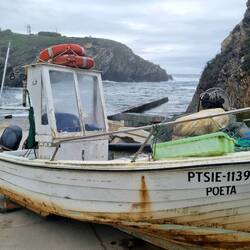 So poetisch das Boot auch benannt ist! Eine Fahrt mit dieser Nussschale?😜