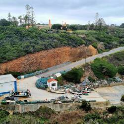 Kleiner Fischerhafen vor Zambujeira de Mar.