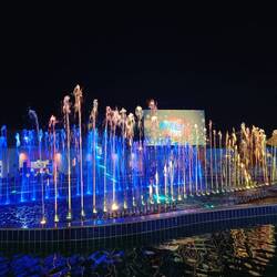 Licht-, Musik- und Wassershow