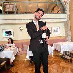 Jorge the Sommelier, he loves his job!