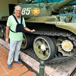 So wie der eine auflebt vor einem Panzer...