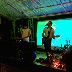 Den Abend lassen wir inmitten von Einheimischen bei grandioser Live-Musik ausklingen 🎶🍻