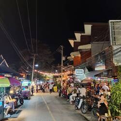 Pai walking street night market
