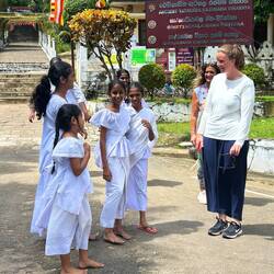 die Kids sagten Indy, dass sie wie eine berühmte Schauspielerin aussähe