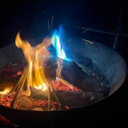 Blaue Flammen dank Zaubersand