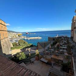 Hafenlandschaft und Zitadelle