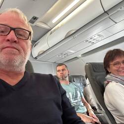 Gut in Berlin mit 12 h Verspätung gelandet 😎