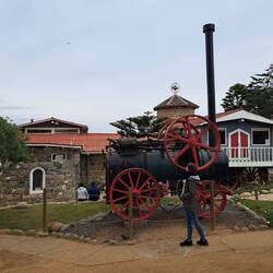 Pablo Neruda hat alles gesammelt was ihm gefiel, da durfte auch eine Lokomotive zuhause nicht fehlen