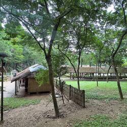 Blick auf die große Außenanlage