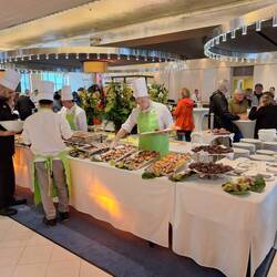 Zurück an Bord überraschte uns die Crew mit einem spontanen Buffet.