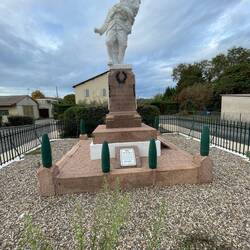 Verehrung und Erinnerung an die Gefallenen aus dem Dorf welche im Ersten Weltkrieg ihr Leben opf...