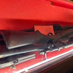 ich hab da mal ein paar Waffen hingelegt