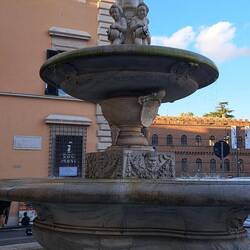 Ecco la stessa fontana, pulita!