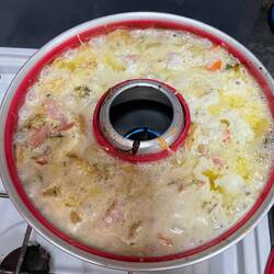 Mit Käse und wenig Bauernschinken