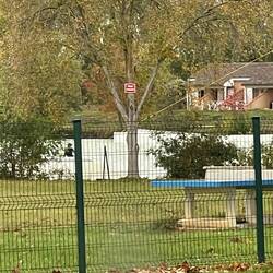 Skater am Stahlseil über dem See