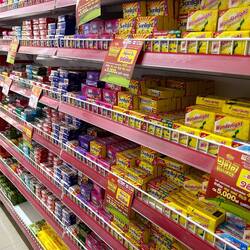 Regal mit NUR Seife / only soap in this shelf