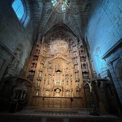 Ein Altarraum im ersten stock