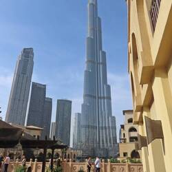 Es ist kaum möglich, das höchste Gebäude der Welt aufs Bild zu bekommen.