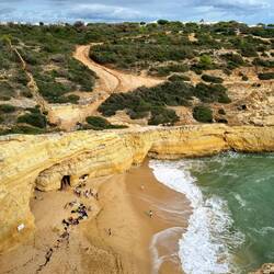 Praia do Carvalho - nur durch eine in den Fels gehauene Treppe zugänglich...