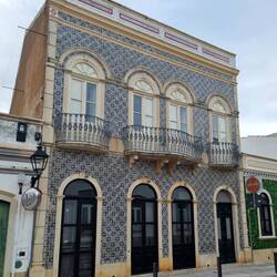 Und immer wieder Fassaden mit "Azulejos"!