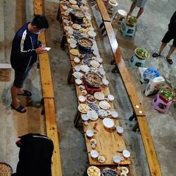 Het buffet voor het bedrijf uit Hanoi staat klaar.