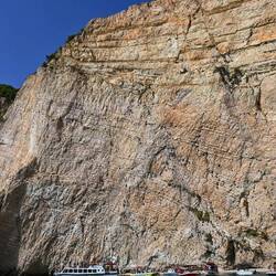 Steile Felswände auf Zakynthos' Westseite.