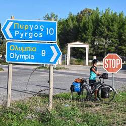 Das umgedrehte y ist leider kein y, sondern ein L...