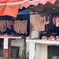 Fleischstand am Straßenrand 🤢