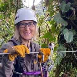 so ein unvergessliches Erlebnis, über den Nebelwald zu fliegen und unten die Brüllaffen zu hören